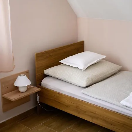 Dorka Vendeghaz Case de vacanță *