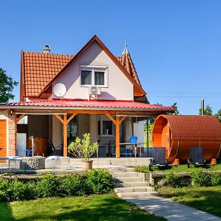 Holiday home Dorka Vendeghaz *